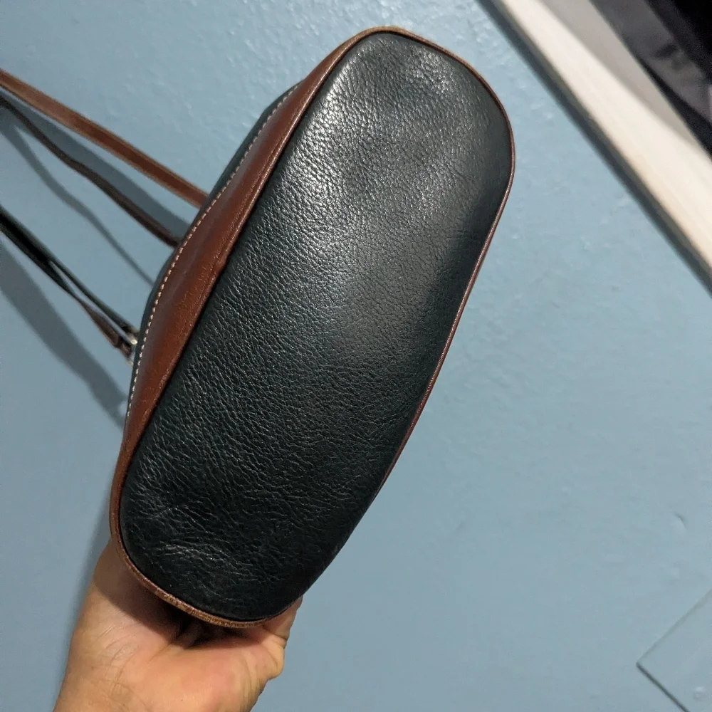 Dooney & Bourke stylish leather